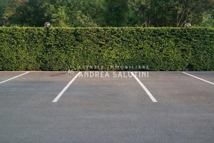 Foto Box a Pontedera in vendita
