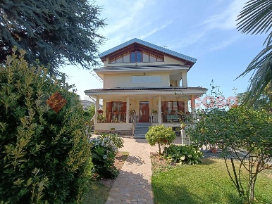Foto Villa singola in Via Domenico da Inveruno 1, Dairago in vendita