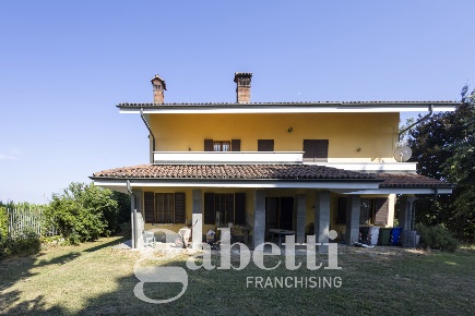 Foto Villa unifamiliare in Via San Grato 62, Poirino di 449 m² in vendita