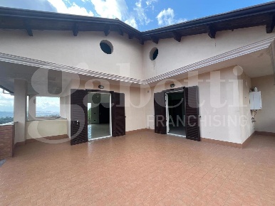 Foto Appartamento in Via Iacobelli snc, Alvignano di 130 m² con 4 locali