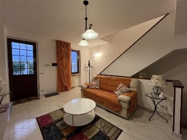 Foto Villa a schiera a Massa Marina di Massa Centro di 100 m² con 5 locali