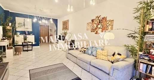 Foto Appartamento a Carrara Centro di 110 m² con 5 locali in vendita