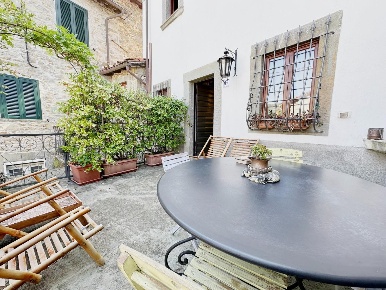 Foto Casa indipendente a Bagni di Lucca di 282 m² con 10 locali in vendita