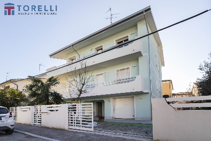 Foto Casa indipendente a Ravenna di 530 m² con 13 locali in vendita