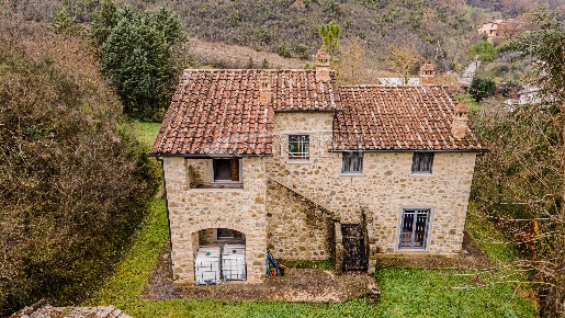 Foto Casa indipendente a Perugia di 340 m² con 18 locali in vendita