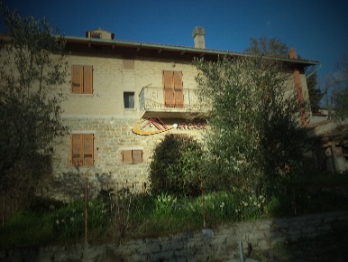 Foto Casa indipendente a Cortona di 180 m² con 7 locali in vendita