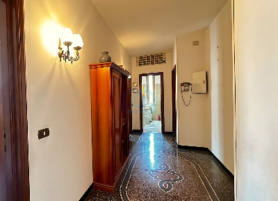 Foto Appartamento in Via Giuseppe Nervi 2, Savona di 117 m² con 6 locali