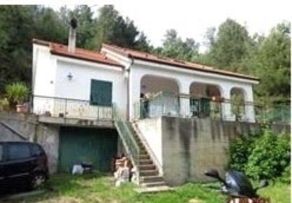 Foto Villa singola in Regione Enesi snc, Albenga di 144 m² con 5 locali