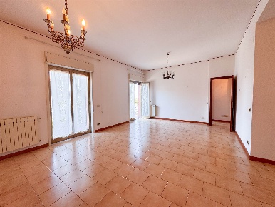 Foto Appartamento a Camporotondo Etneo di 130 m² con 5 locali in vendita