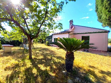 Foto Villa unifamiliare a Castagneto Carducci di 160 m² con 6 locali