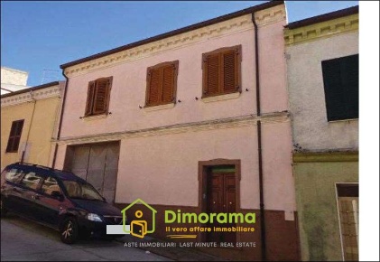 Foto Appartamento in via Amsicora  53, Ittiri di 134 m² con 6 locali