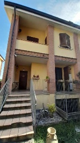 Foto Villa unifamiliare in Via del Fante 29, Reggio nell'Emilia di 204 m²