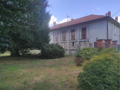 Foto Villa bifamiliare in VIA BATTISTI  1, Travedona-Monate di 300 m²
