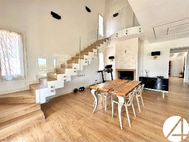 Foto Villa unifamiliare in Via Togliatti, Lamporecchio Centro di 280 m²