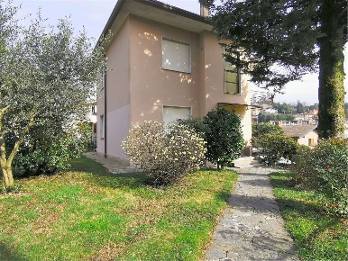 Foto Appartamento in via verdi, Lipomo di 110 m² con 3 locali in vendita