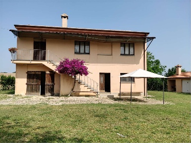 Foto Villa unifamiliare in VIA SETTEFINESTRE 18, Osimo di 142 m² in vendita