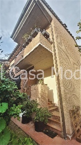 Foto Villa a schiera in Via Euclide, Modena Villaggio Giardino di 290 m²