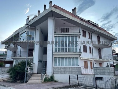 Foto Appartamento a Cupra Marittima di 85 m² con 4 locali in vendita