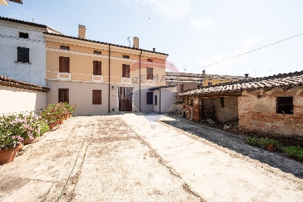 Foto Case semi ndipendenti in VIA PADRE KOLBE, Commessaggio Centro