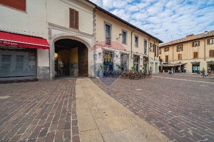 Foto Box in Piazza San Vittore, Rho Centro di 11 m² con 1 locali in vendita