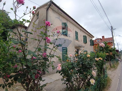 Foto Casa indipendente in Via Contei, Pallare Centro di 195 m² con 9 locali