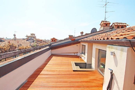 Foto Attico in via S. Alessandro, Bergamo Centro di 226 m² con 7 locali