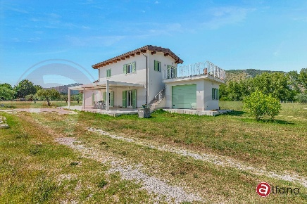 Foto Villa singola in Via Ronca, Roccasecca Centro di 222 m² con 8 locali