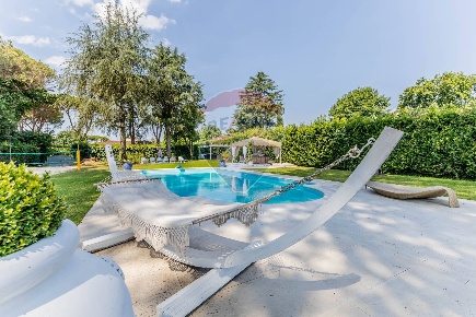 Foto Villa singola in LARGO DELL'OLGIATA, Roma Olgiata di 546 m² in vendita