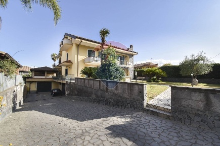 Foto Appartamento in VIA ALDO MORO, Aci Sant'Antonio Centro di 195 m²
