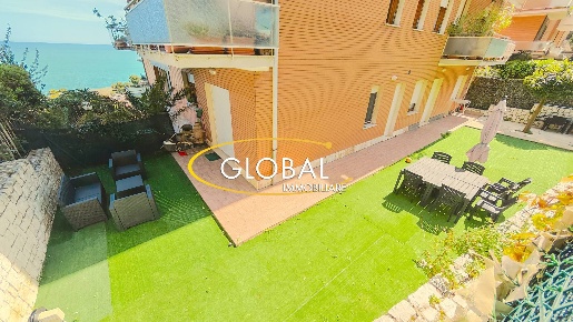 Foto Appartamento in Via della Pergola, Ancona Passetto di 96 m² in vendita