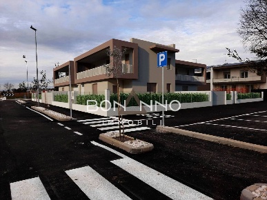 Foto Villa a schiera in VIA CASTELLANA, Loria Ramon di 140 m² con 4 locali
