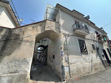 Foto Case semi ndipendenti a Domicella Càsola di 107 m² con 4 locali