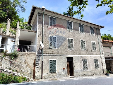 Foto Case semi ndipendenti in roma, Pornassio di 200 m² con 8 locali