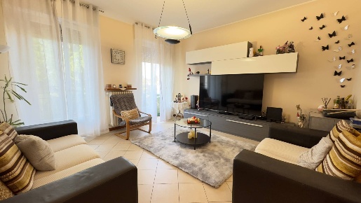 Foto Appartamento in via Filzi, Vimercate Semicentro di 108 m² con 4 locali