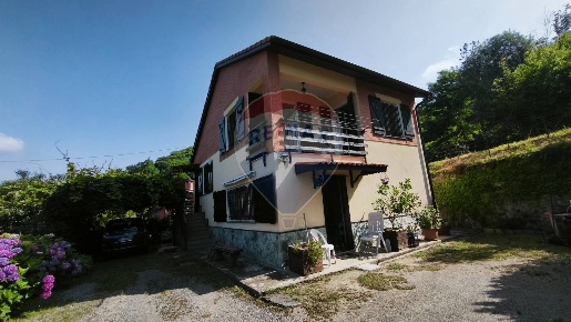 Foto Casa indipendente a Stella di 140 m² con 4 locali in vendita