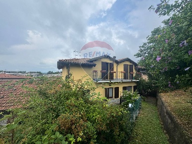 Foto Case semi ndipendenti in Via Al Ronco, Gavirate Centro di 206 m²