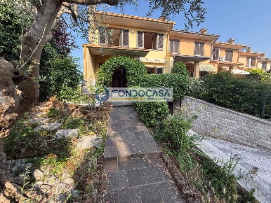 Foto Villa a schiera in via Pozze, Lonato del Garda Lonato di 160 m²