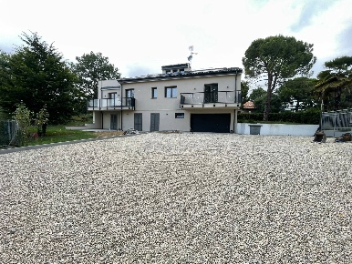 Foto Villa bifamiliare in Strada Moncalvo, Moncalieri di 215 m² in vendita