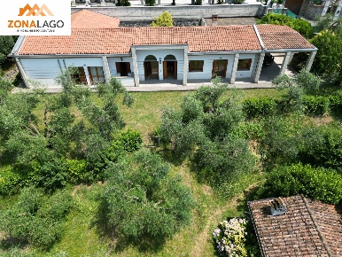 Foto Villa singola a Iseo di 283 m² con 5 locali in vendita