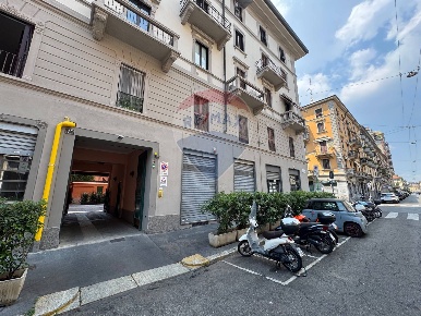 Foto Box in via Guicciardini, Milano in vendita