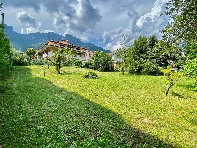 Foto Terreno edificabile a Valmadrera di 464 m² in vendita