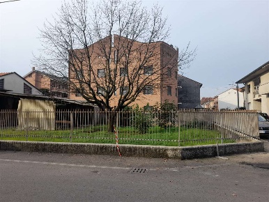Foto Terreno edificabile in Bramante  12, Cesano Maderno di 460 m²