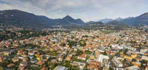 Foto Terreno edificabile a Erba di 770 m² in vendita