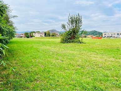 Foto Terreno edificabile in Giacomo Puccini  100, Angera Centro di 1800 m²