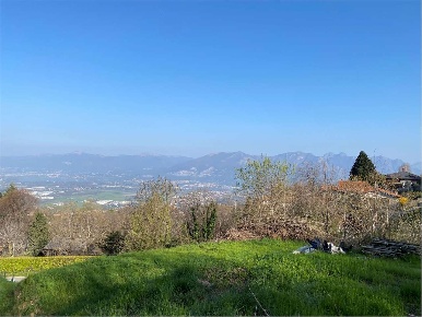 Foto Terreno edificabile a Colle Brianza di 2220 m² in vendita
