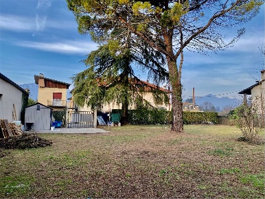 Foto Terreno edificabile a Oggiono di 1000 m² in vendita