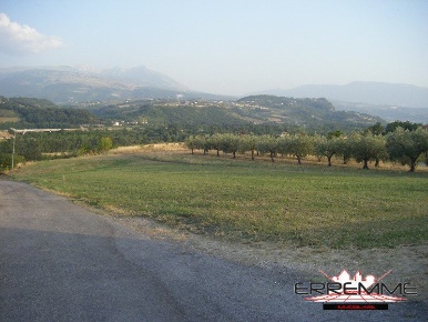 Foto Terreno edificabile a Rosciano di 2388 m² in vendita