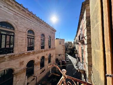 Foto Appartamento in Via Roma, Siracusa Ortigia di 91 m² con 3 locali