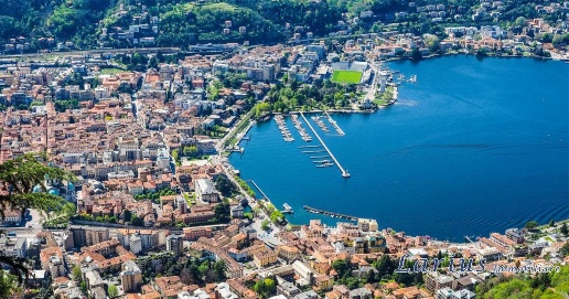 Foto Terreno edificabile a Como Centro Storico di 10 m² in vendita