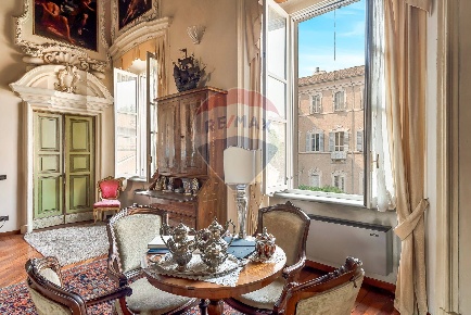 Foto Appartamento in Via Borghetto, Piacenza Centro Storico di 700 m²